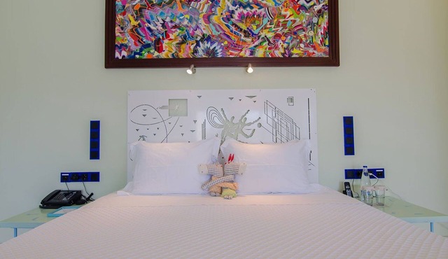 Splendid Ios Suite | Executive Suite with King Size Bed | Tzamaria