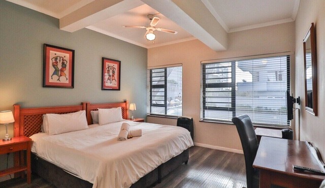 Spring Tide Inn - Standard King Room 3