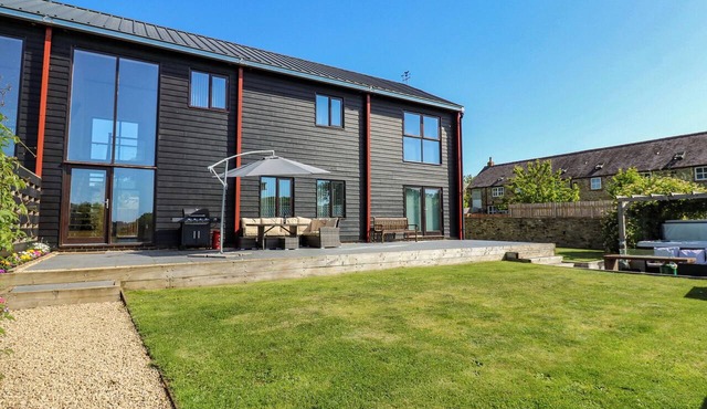 STACKYARD, pet friendly, character holiday cottage in Witton Gilbert
