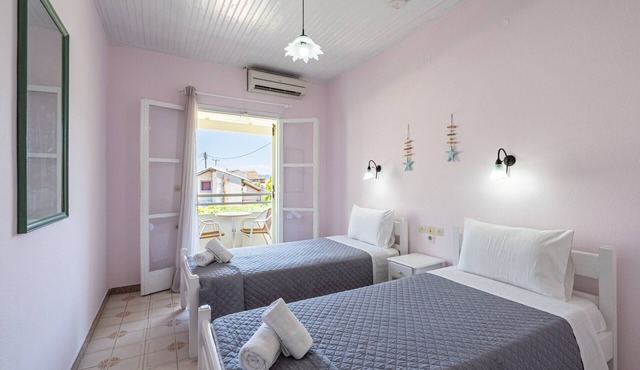 Studio 'Alexandros Studios 2' with Shared Pool, Wi-Fi and Air Conditioning