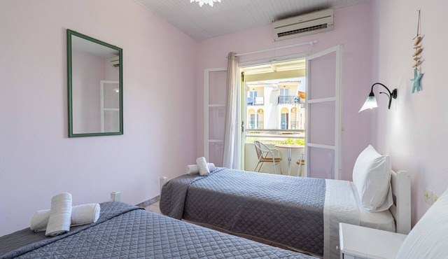 Studio 'Alexandros Studios 3' with Shared Pool, Wi-Fi and Air Conditioning
