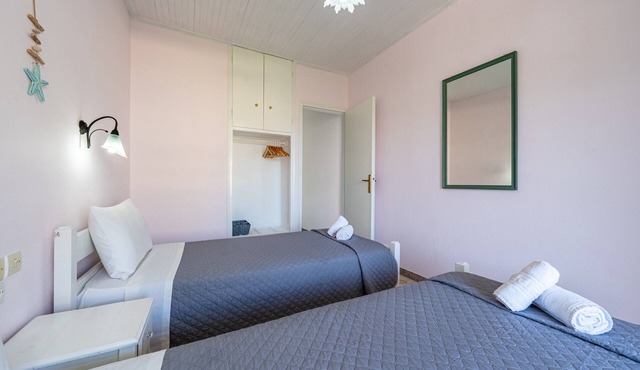 Studio 'Alexandros Studios 5' with Shared Pool, Wi-Fi and Air Conditioning