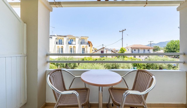 Studio 'Alexandros Studios 7' with Shared Pool, Wi-Fi and Air Conditioning
