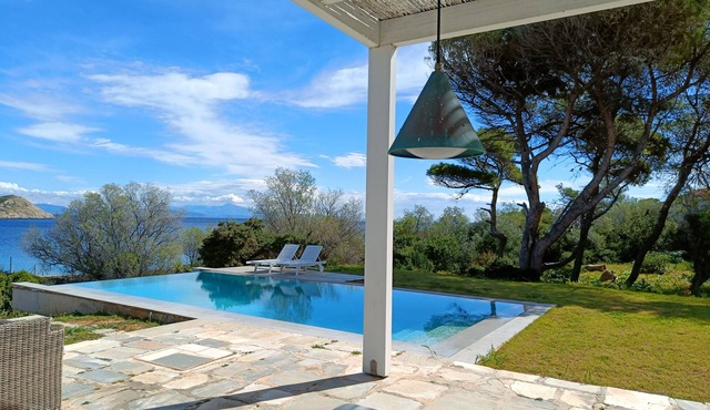 Summervilla with private infinity pool