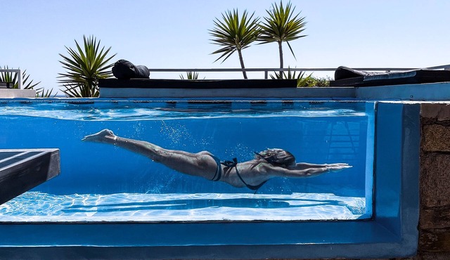 Superior Apartment: Private Glass pool & Shared Pool, Sea view, Bar, Gym