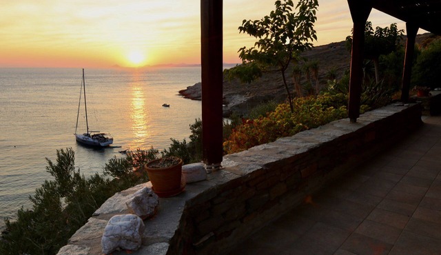 The ultimate! Aprt. dream: feet-in-the-water, quiet location, private beach