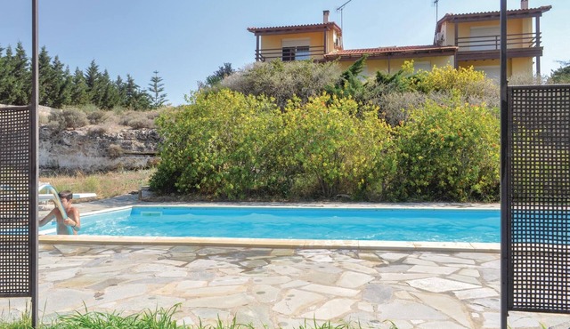 This beautiful villa is located in the Corinth area of the Peloponnese, just 80 km from Athens.
