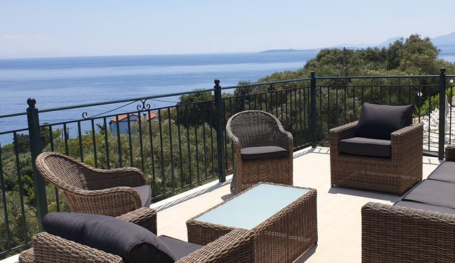 Villa Andonis Nissaki is a large villa with large pool and walk to the beach