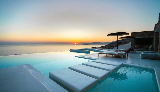 Villa Aqualis, 9 BDR, Sea views, Pool, Elia