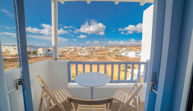 Villa 'Bridal Suite Lefkippi' with Private Terrace, Wi-Fi and Air Conditioning