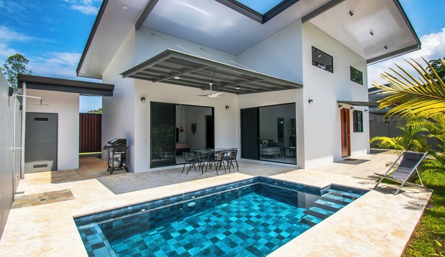 Villa Corazon - 3 bedrooms, 5 min walk to Uvita beach!
