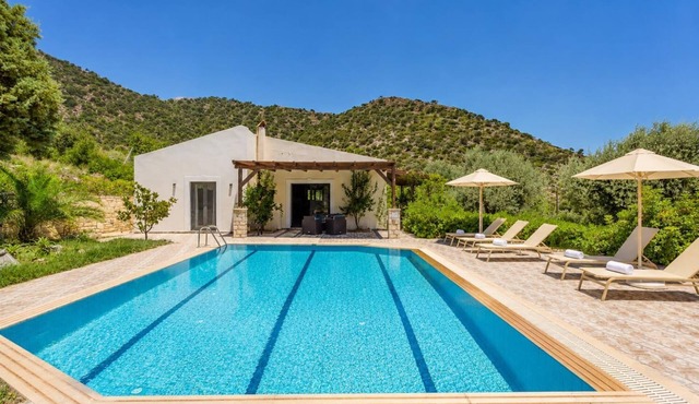 Villa Dimitrios - Two Bedroom Villa, Sleeps 4