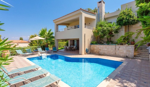 Villa Ilia - Four Bedroom Villa, Sleeps 9
