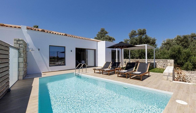 Villa in Sfakaki with Private Pool & Beach Access
