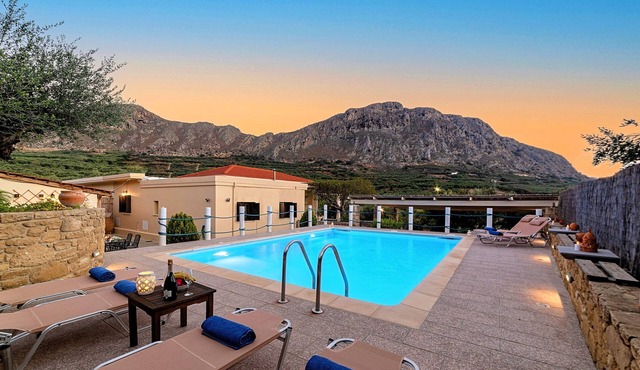 Villa Kera | Heated Pool