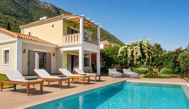 Villa Melanthi - Three Bedroom Villa, Sleeps 6