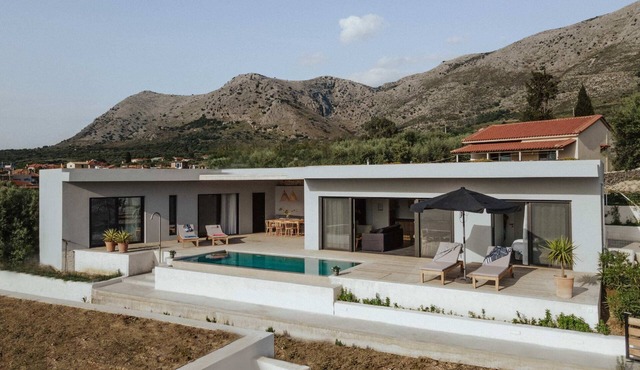 Villa Pelagia Summary