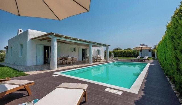 Villa 'Perla Blanca' with Private Pool, Wi-Fi and Air Conditioning