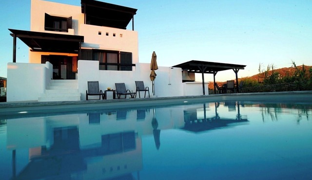 Villa Plaka Divani Your Perfect Escape in Naxos, with Private Pool and Sea Views