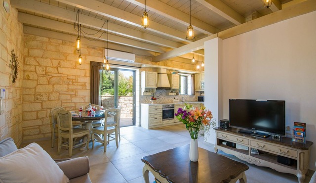 Villa Sirocos, Private eco pool, 150 meters from beach, Newly built (2017)