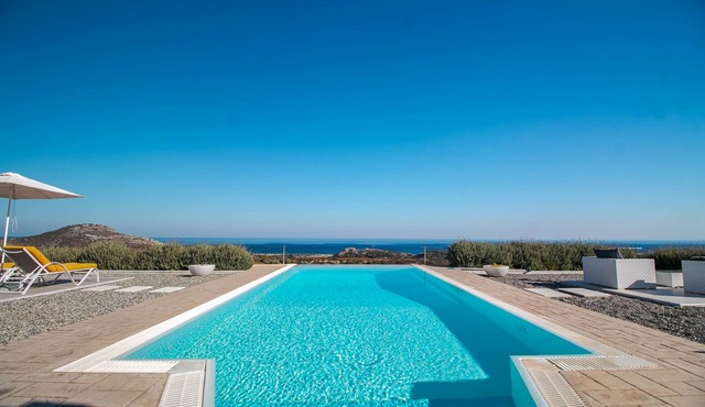 Villa White Lady with pool & jacuzzi!