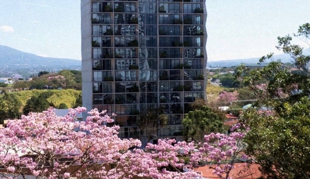 Volcano Sunrise 1009, new 1-bedroom apartment with rooftop pool & gym nr airport