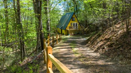 Whimsical A-Frame Secluded Feel, Close to Town