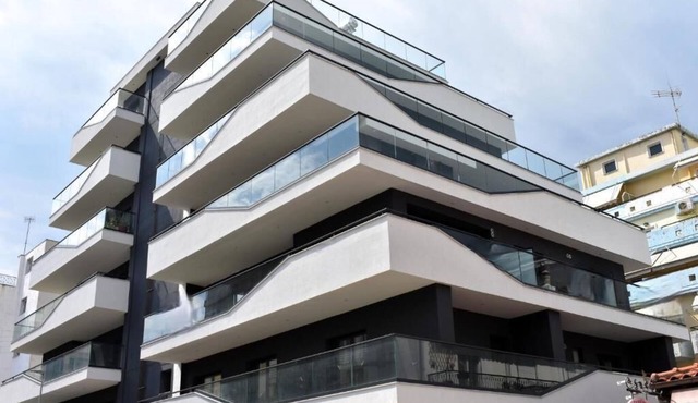 XanthiBNB2: Brand-New Apartment with Direct Access to the City Center