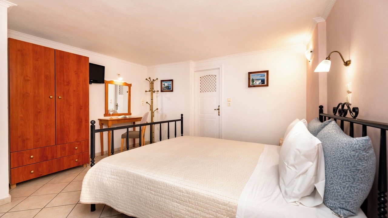 Photo of Bedroom in Fira