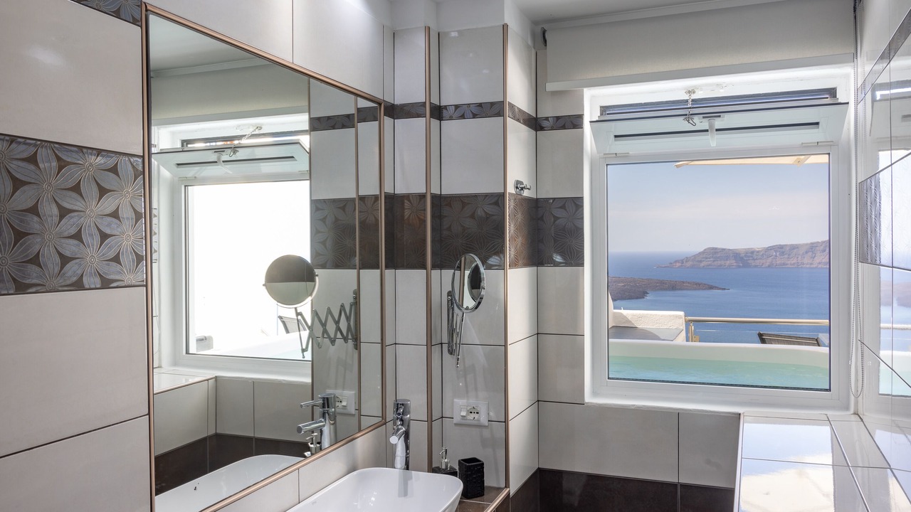 Photo of Bathroom in Fira
